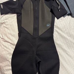 WMNS O'Neill Reactor 2 2mm S/S wetsuit sz 12